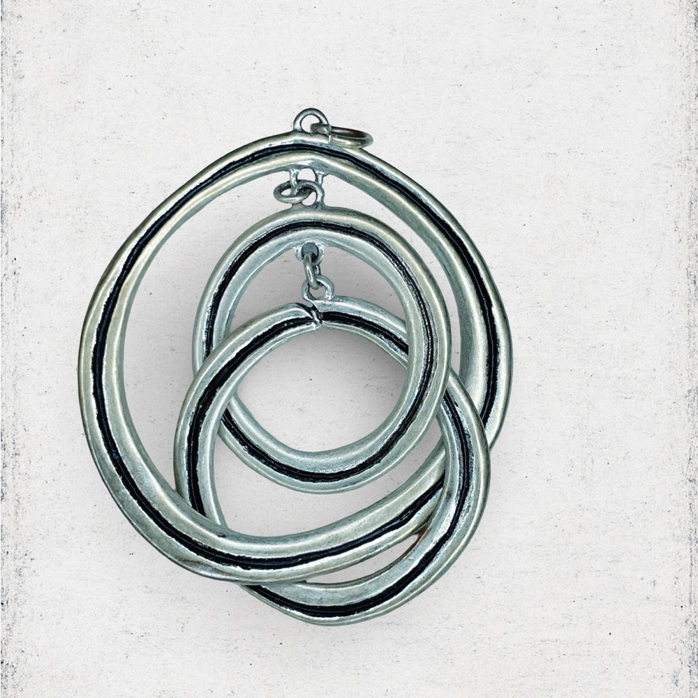 609u. Pewtertone Articulated Pendant